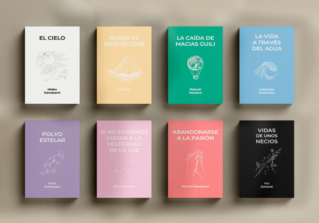 Colección de libros desconocidos de la editorial SuperNOVA dispuestos ordenadamente sobre una mesa en una vista cenital.